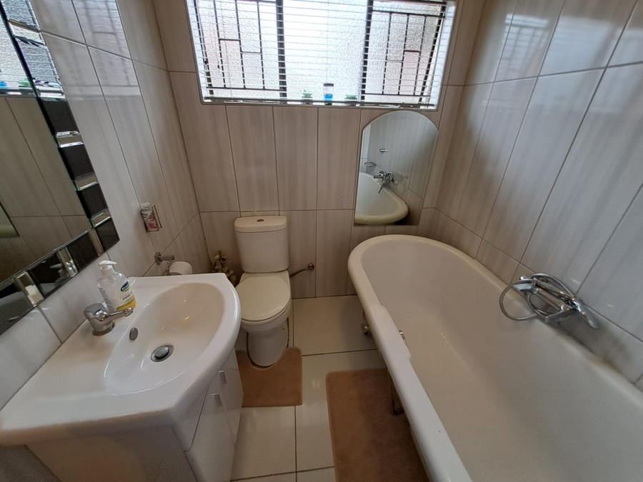 3 Bedroom Property for Sale in Rustenburg North North West